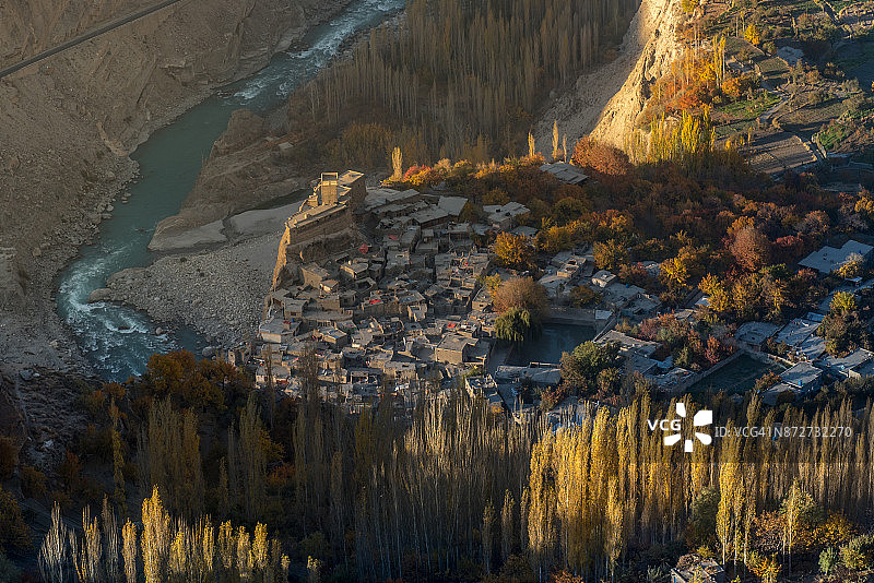 秋季巴尔提特堡景观，喀喇昆仑公路，巴基斯坦图片素材