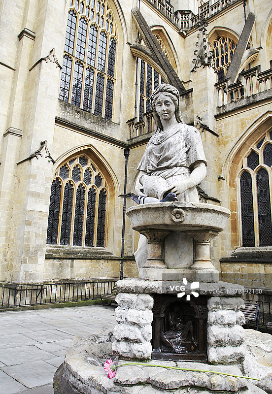 英国巴斯修道院外的丽贝卡喷泉图片素材