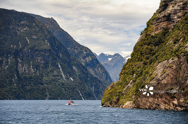 新西兰南岛，峡湾国家公园，米尔福德峡湾景色图片素材