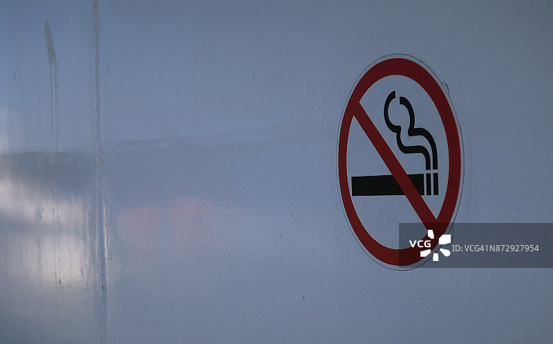 墙上的禁止吸烟标志图片素材