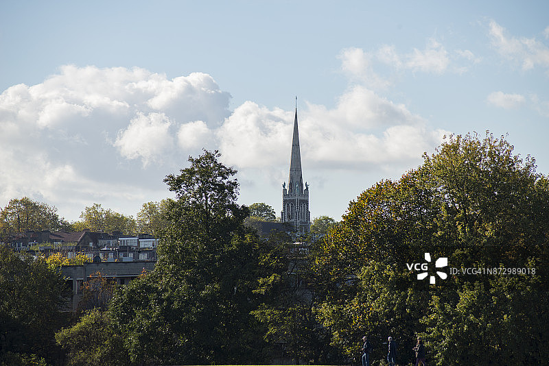 沃尔瑟姆斯托湿地附近的教堂尖顶图片素材
