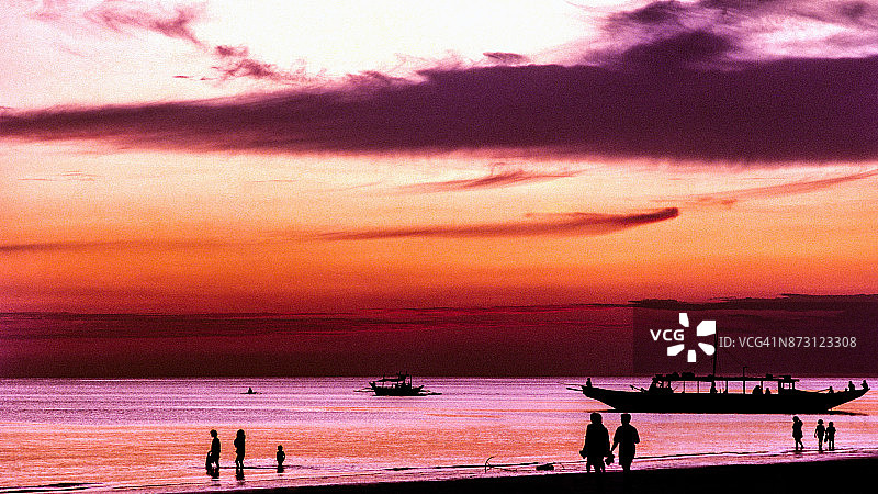 长滩岛白沙滩的日落图片素材