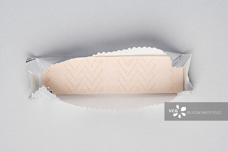 包装纸里的口香糖图片素材