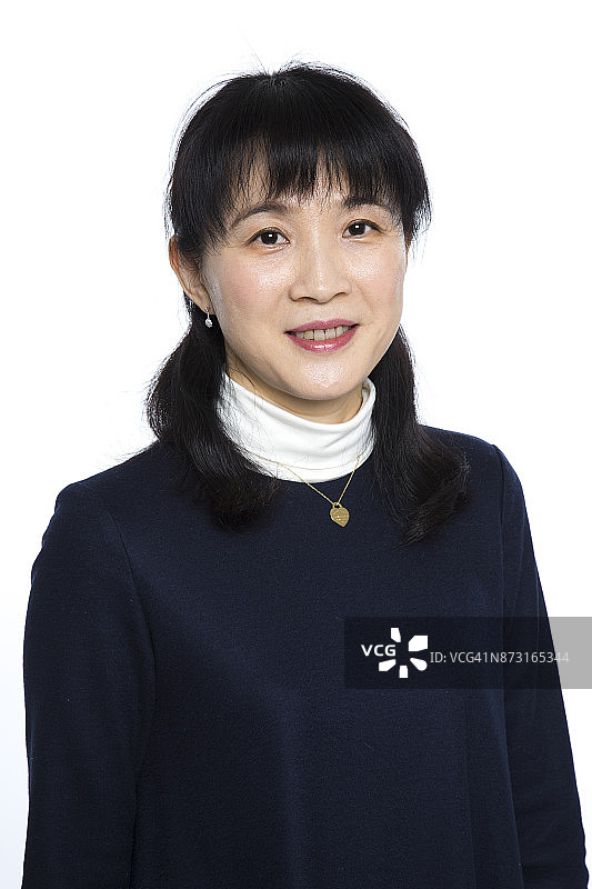 白色背景下的日本女人图片素材