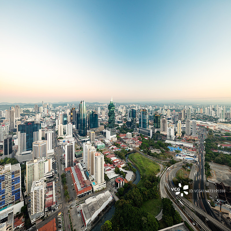 日出时分的巴拿马城中央商务区图片素材