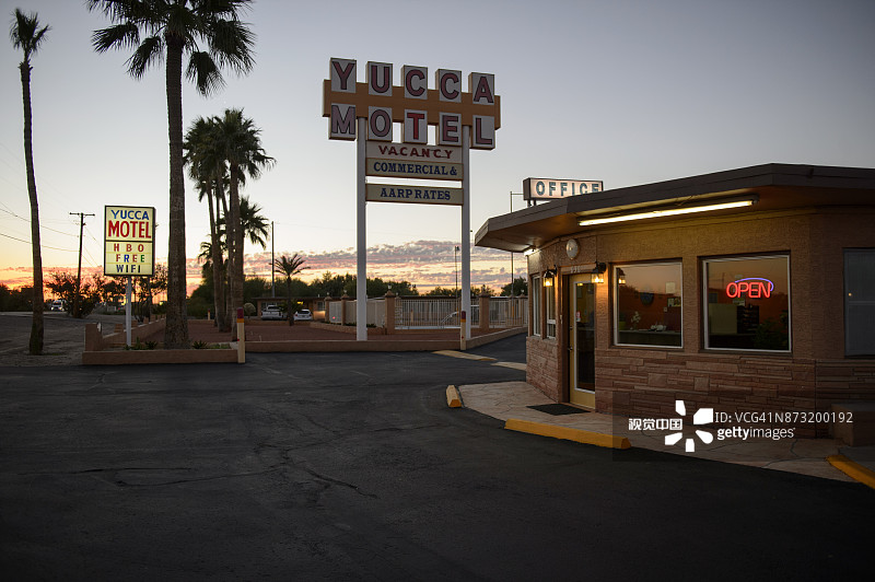 美国亚利桑那州吉拉本德市的城市街道图片素材