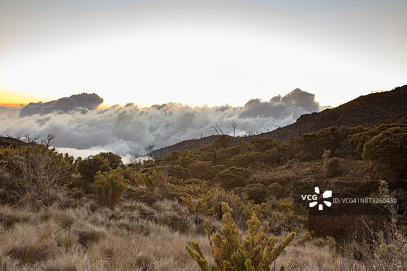 哥斯达黎加奇里波国家公园日落美景（海拔约3400米）图片素材