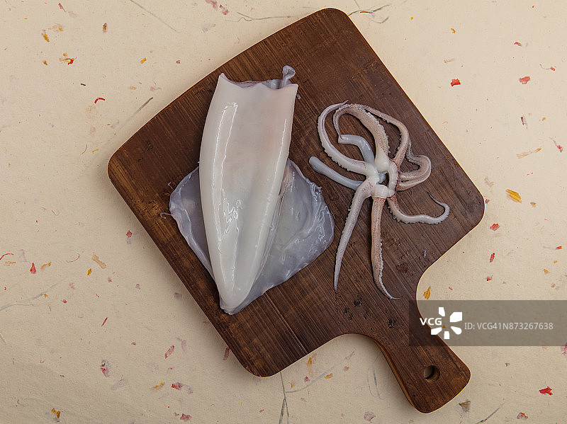 欧洲鱿鱼或普通鱿鱼的触手及清理过的外套膜图片素材