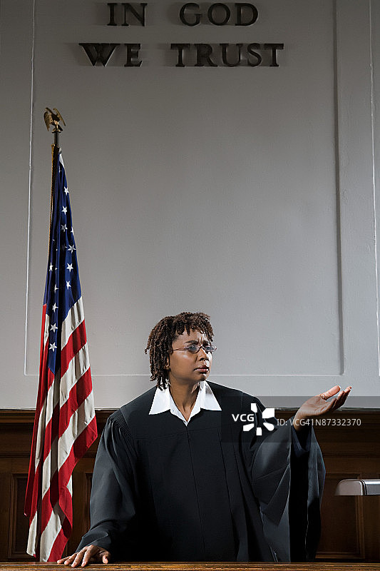 法官肖像图片素材