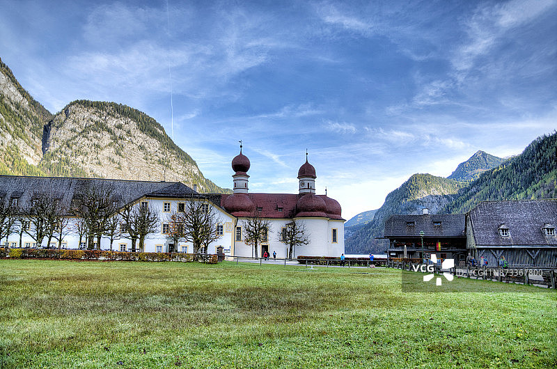 圣巴塞洛缪教堂，舍瑙国王湖图片素材