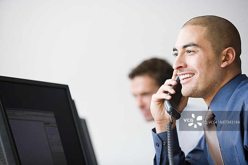 商人使用电话图片素材