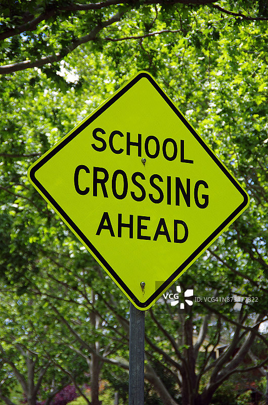 前方学校路标图片素材