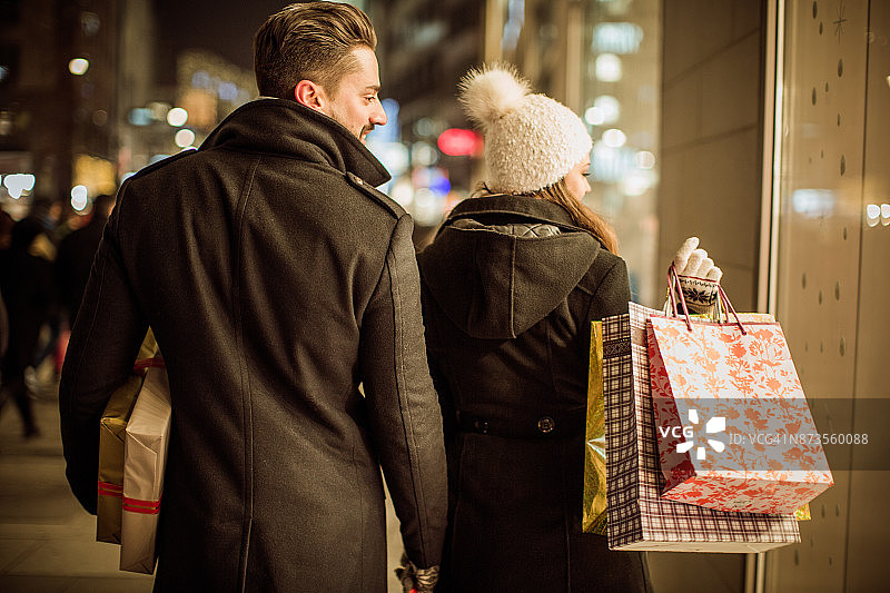 圣诞购物的喜悦图片素材