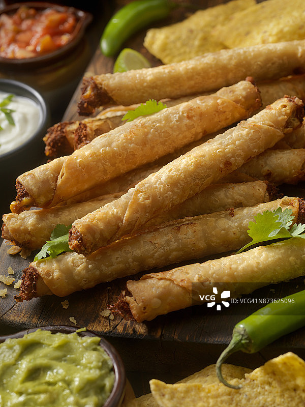 牛肉卷饼拼盘图片素材