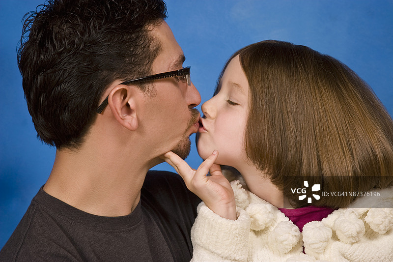 父亲和女儿图片素材