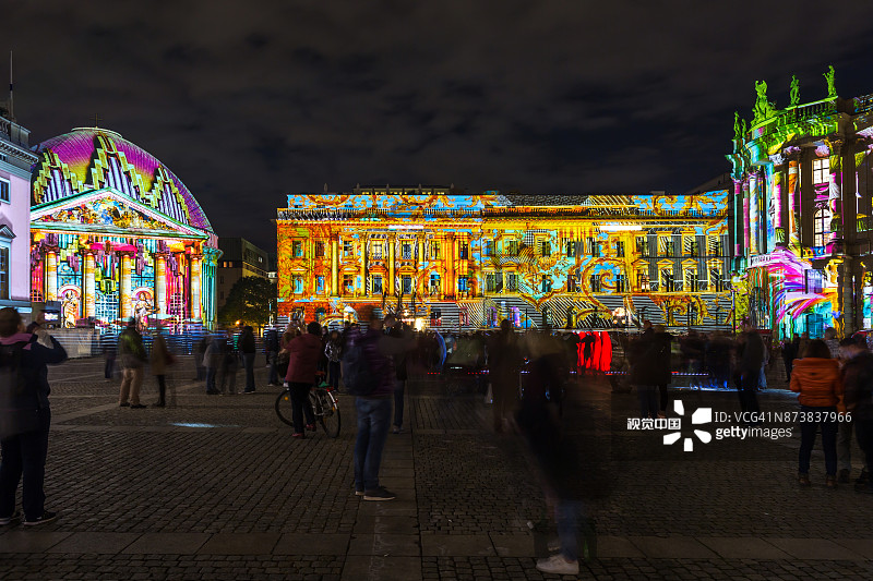 灯光节期间的柏林倍倍尔广场天际线（德国柏林）图片素材