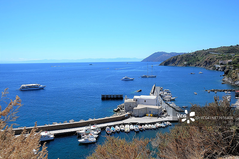 意大利西西里岛利帕里岛马リーナ科尔塔港口图片素材