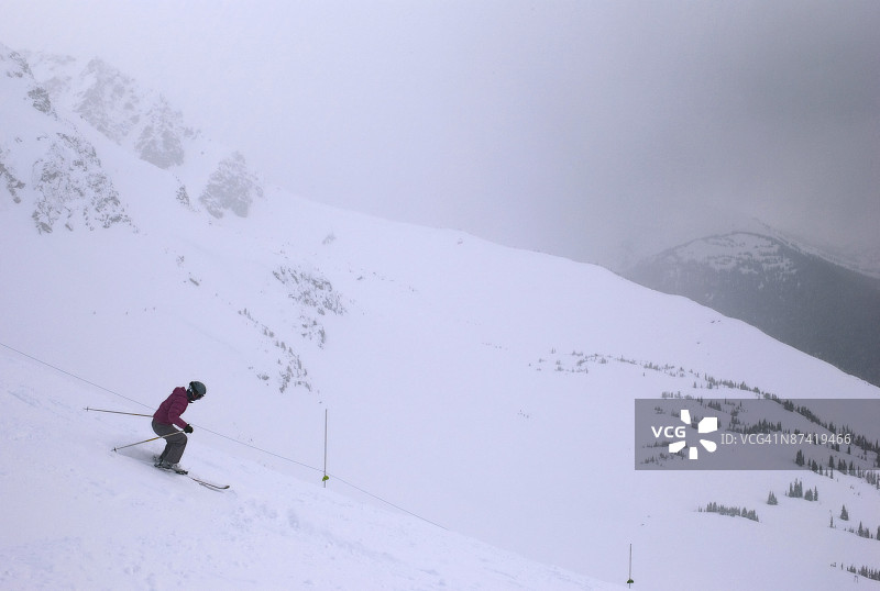 加拿大不列颠哥伦比亚省惠斯勒滑雪者图片素材