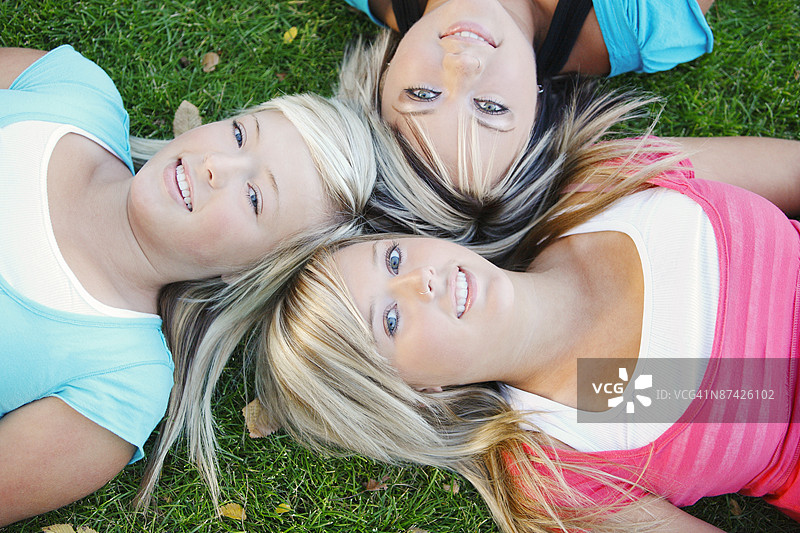 三个青少年图片素材