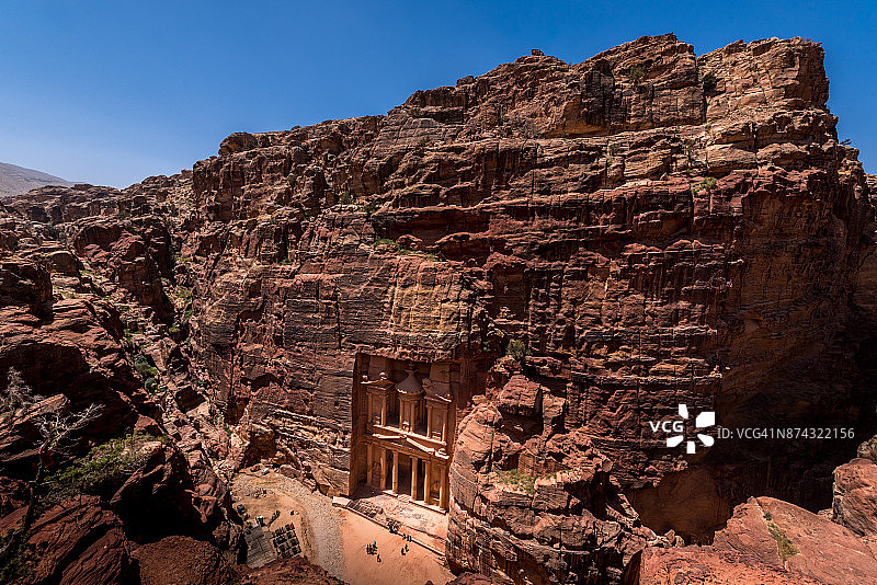 约旦佩特拉古城宝库俯视图图片素材