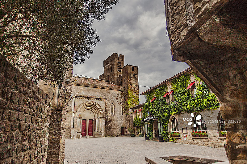 法国卡尔卡松老城广场图片素材