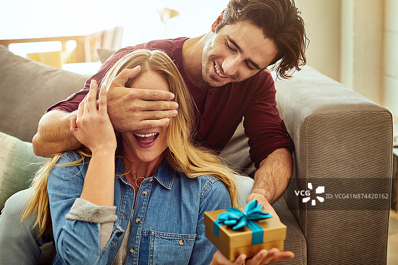 闭上你的眼睛图片素材