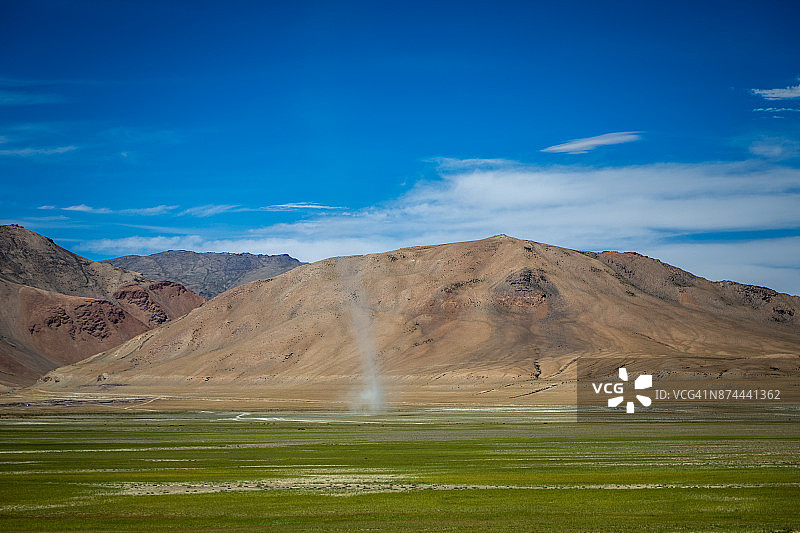 山谷中的小型旋风图片素材