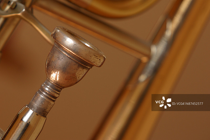 铜管乐器吹嘴图片素材