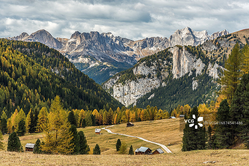 山间秋色图片素材