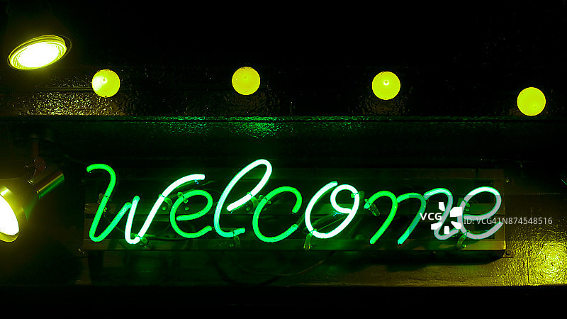绿色霓虹灯欢迎标志图片素材