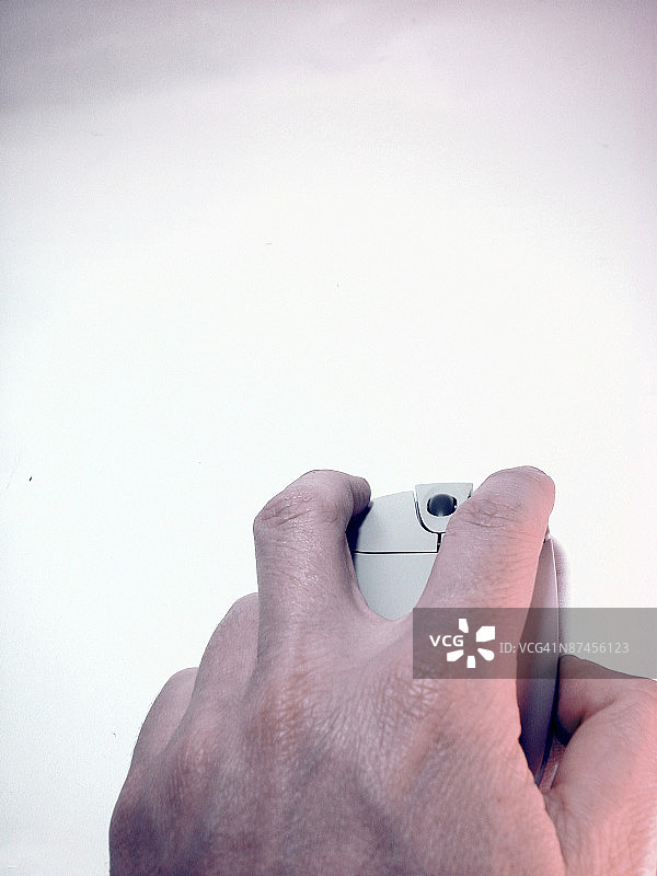 使用无线鼠标的人图片素材