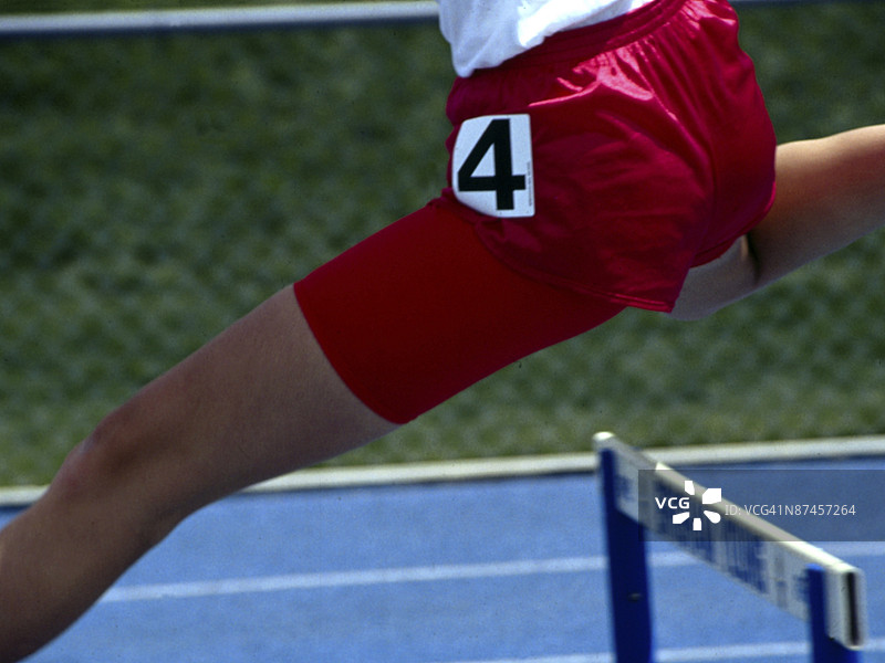 跨栏的人图片素材