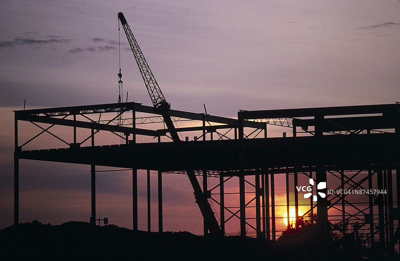 日落时分的建筑工地图片素材