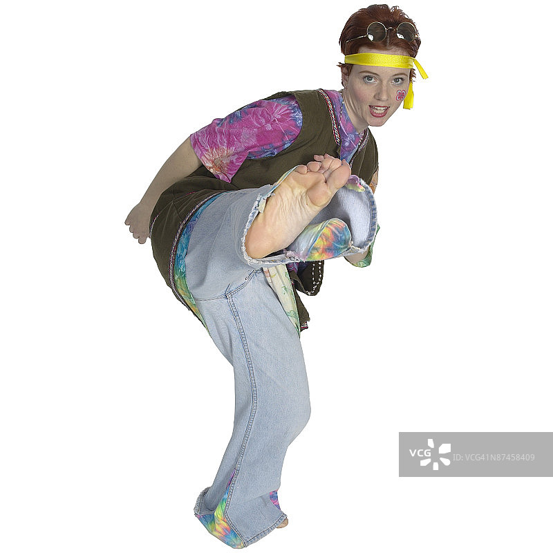 踢腿的嬉皮士女孩图片素材