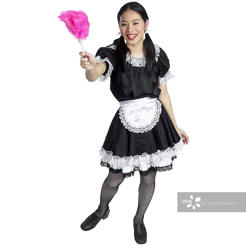 手持鸡毛掸子的女佣图片素材