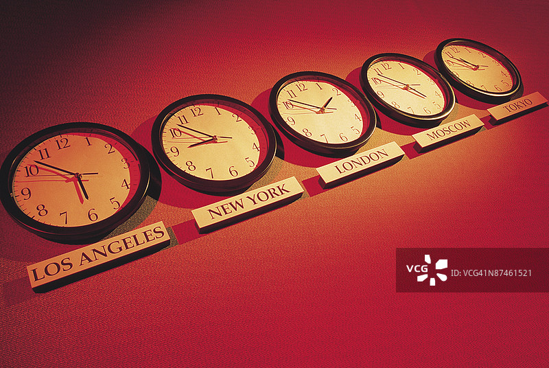 墙上的时钟图片素材