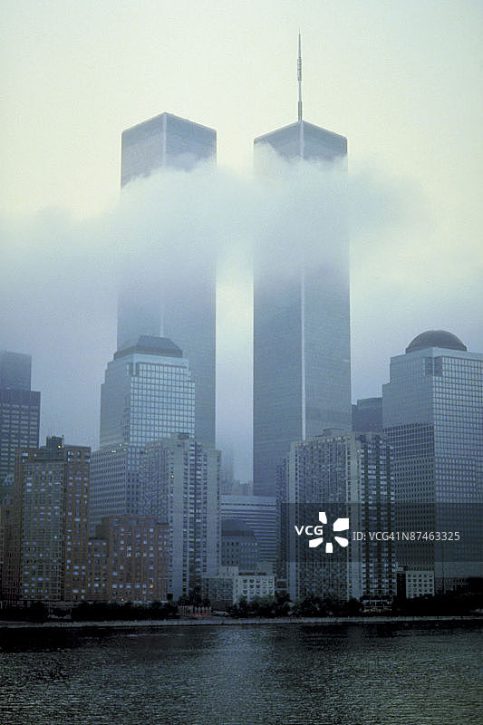 带有双子塔的曼哈顿海岸线图片素材