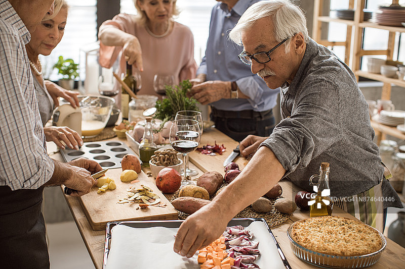 人多更有趣图片素材