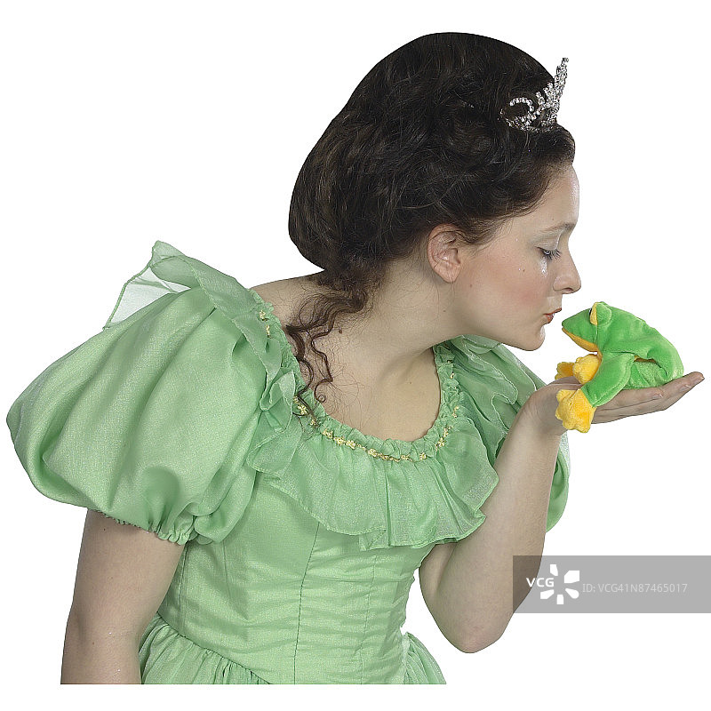 公主亲吻玩具青蛙图片素材