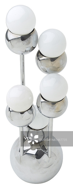 白色背景下的空容器特写镜头图片素材