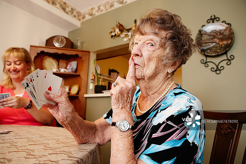 示意安静的老年妇女图片素材