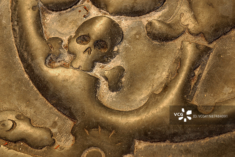 墓碑上的骷髅和交叉骨图片素材