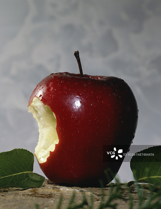 咬了一口的苹果图片素材