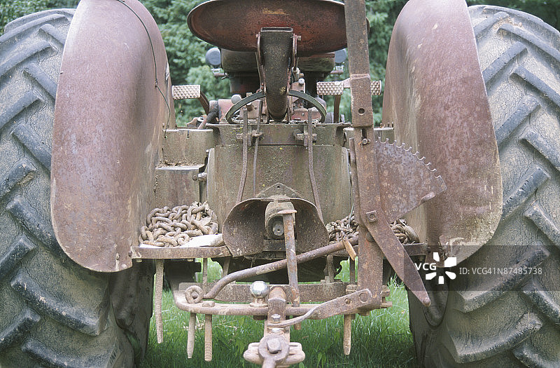 旧拖拉机图片素材