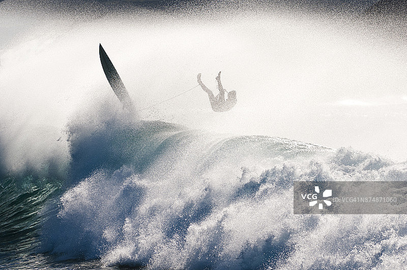 冲浪者乘风破浪图片素材