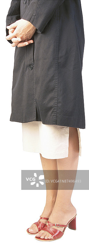 站在白色背景下的女人的低处图片素材