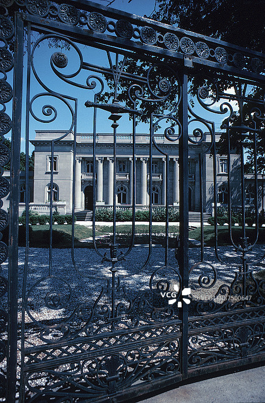 加拿大蒙特利尔杜弗雷内城堡前的大门图片素材