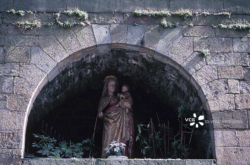 圣母玛利亚和基督的花园雕像图片素材