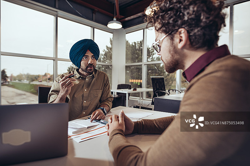 讨论新的工作机会图片素材