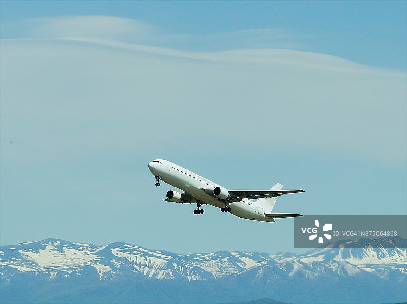旭岳雪山上空图片素材